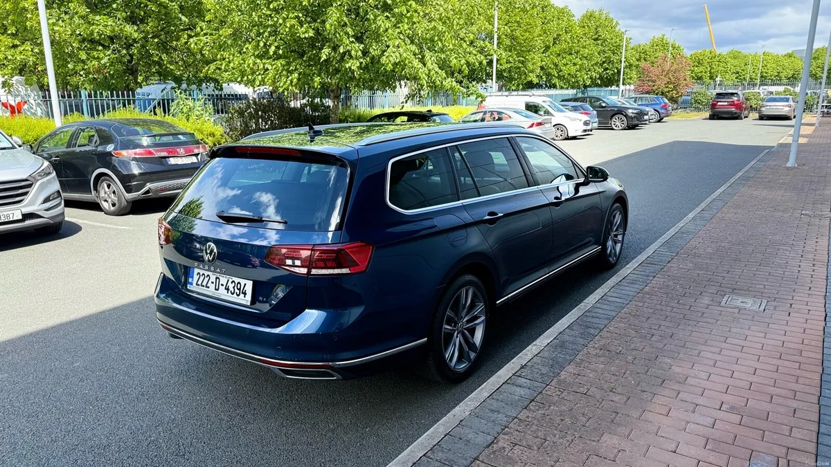 2022 Volkswagen Passat Elegance Auto - Image 3