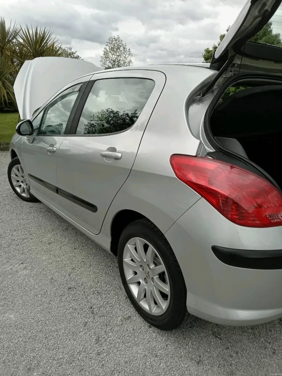 Car - Image 2