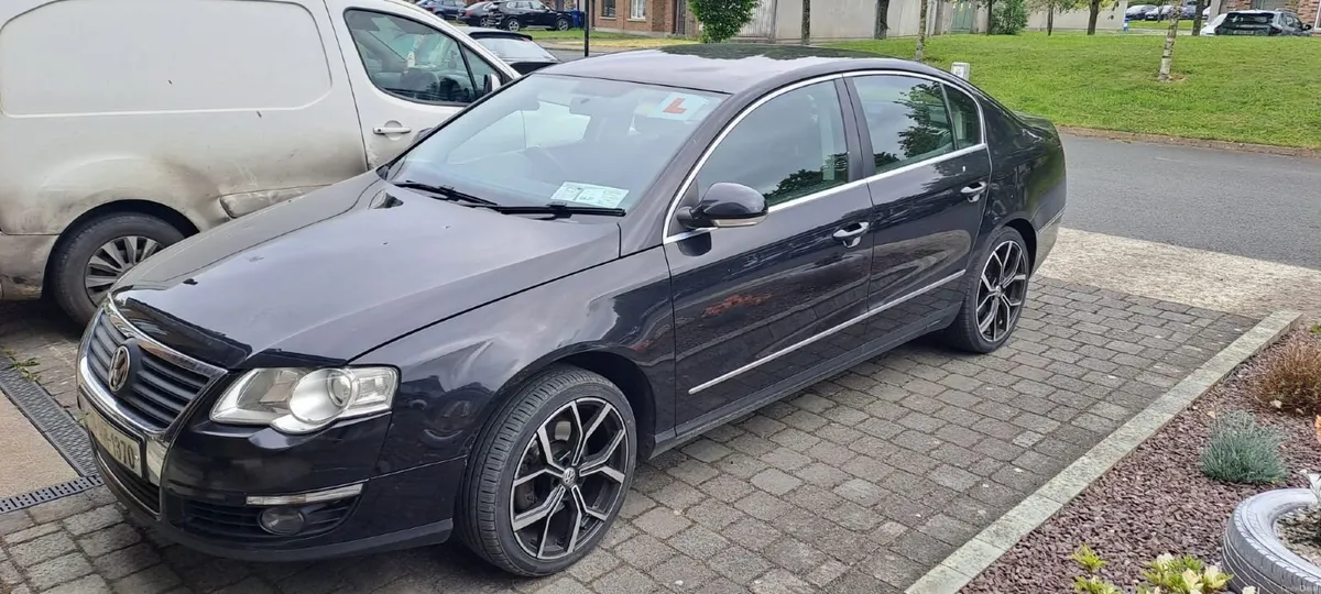 Volkswagen Passat 2009 - Image 1