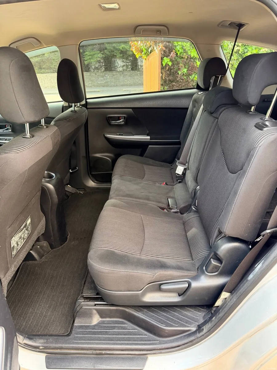 Toyota Prius Alpha 7 seater - Image 4