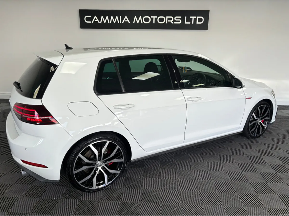 Volkswagen Golf VOLKSWAGEN GOLF GTI PERFORMANCE DS - Image 4