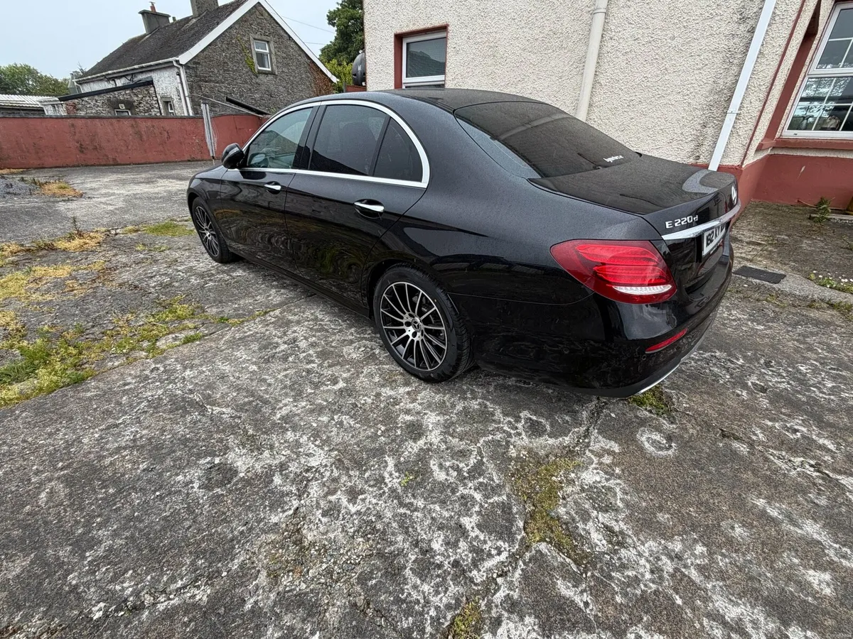 Mercedes Benz E220 AMG Line - Image 4
