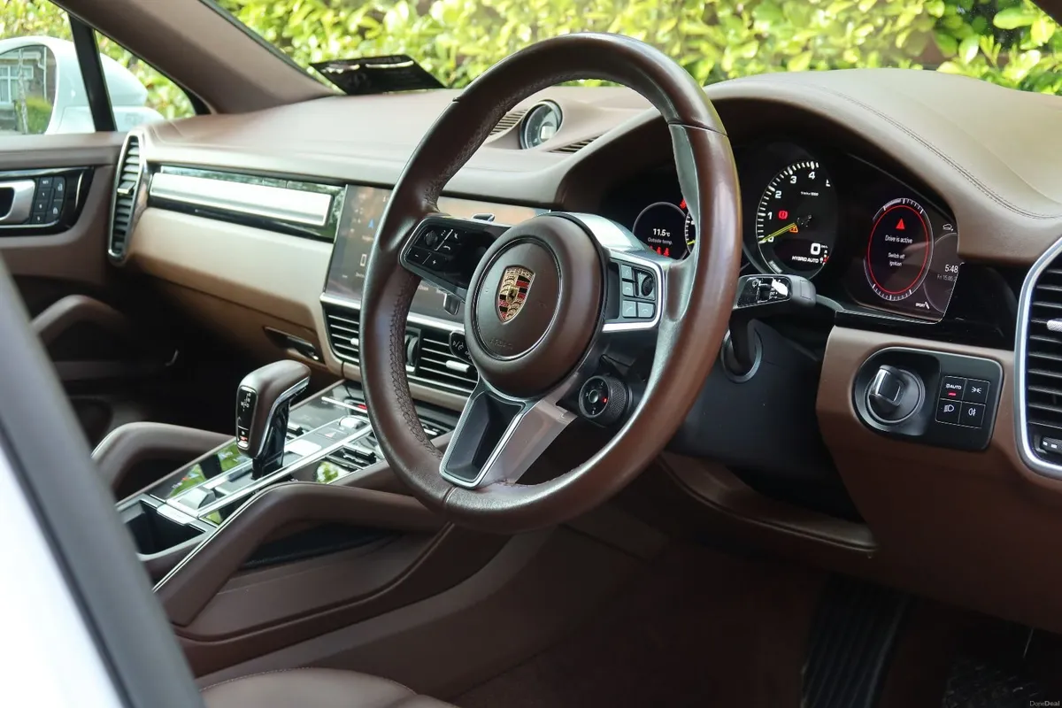 2022 (222-D) Porsche Cayenne Coupe E-Hybrid - 40k - Image 3