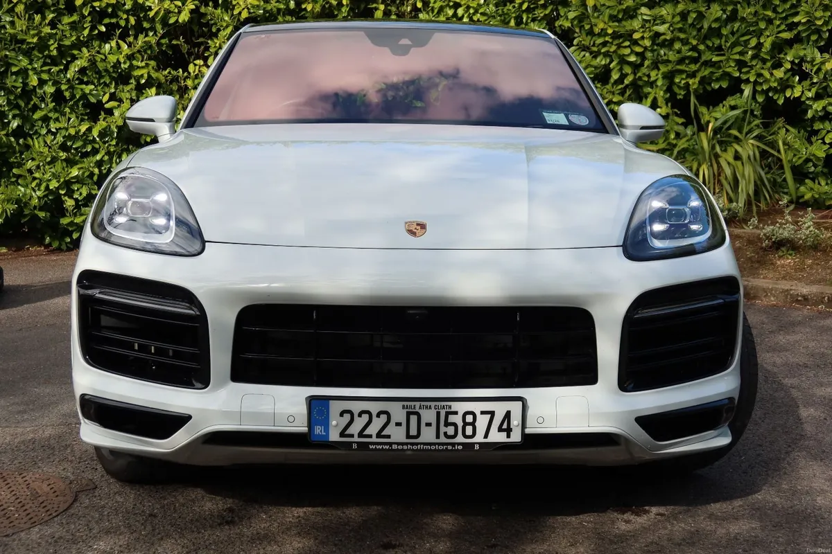 2022 (222-D) Porsche Cayenne Coupe E-Hybrid - 40k - Image 4