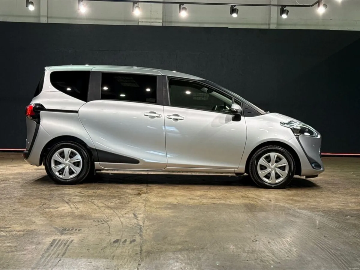 Toyota Sienta 1.5 HYBRID - POWER SLIDNG DOORS - TO - Image 3