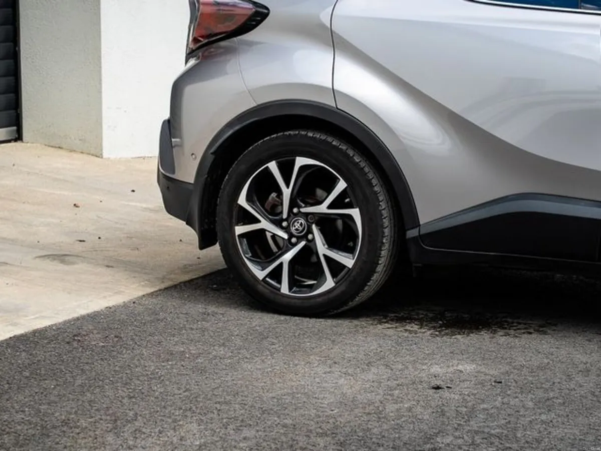 Toyota C-HR DYNAMIC - Image 4
