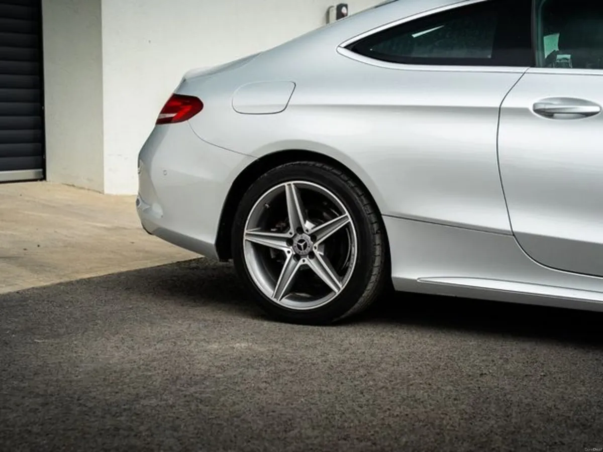 Mercedes-Benz C-Class C 220 D AMG LINE - Image 4