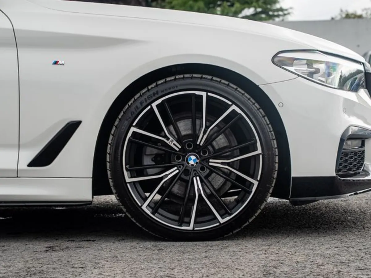 BMW 5-Series 520D M SPORT - Image 3