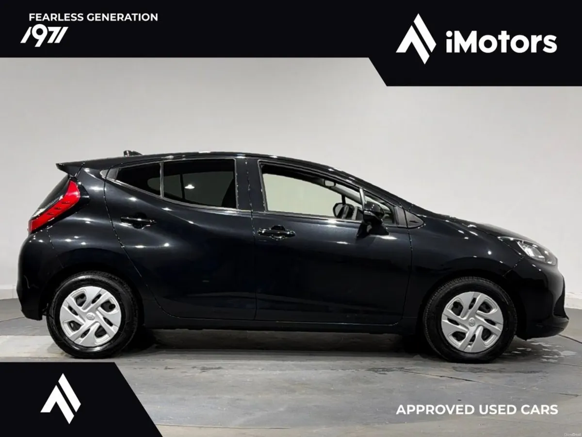 Toyota Aqua AUTOMATIC HYBRID X - Image 3
