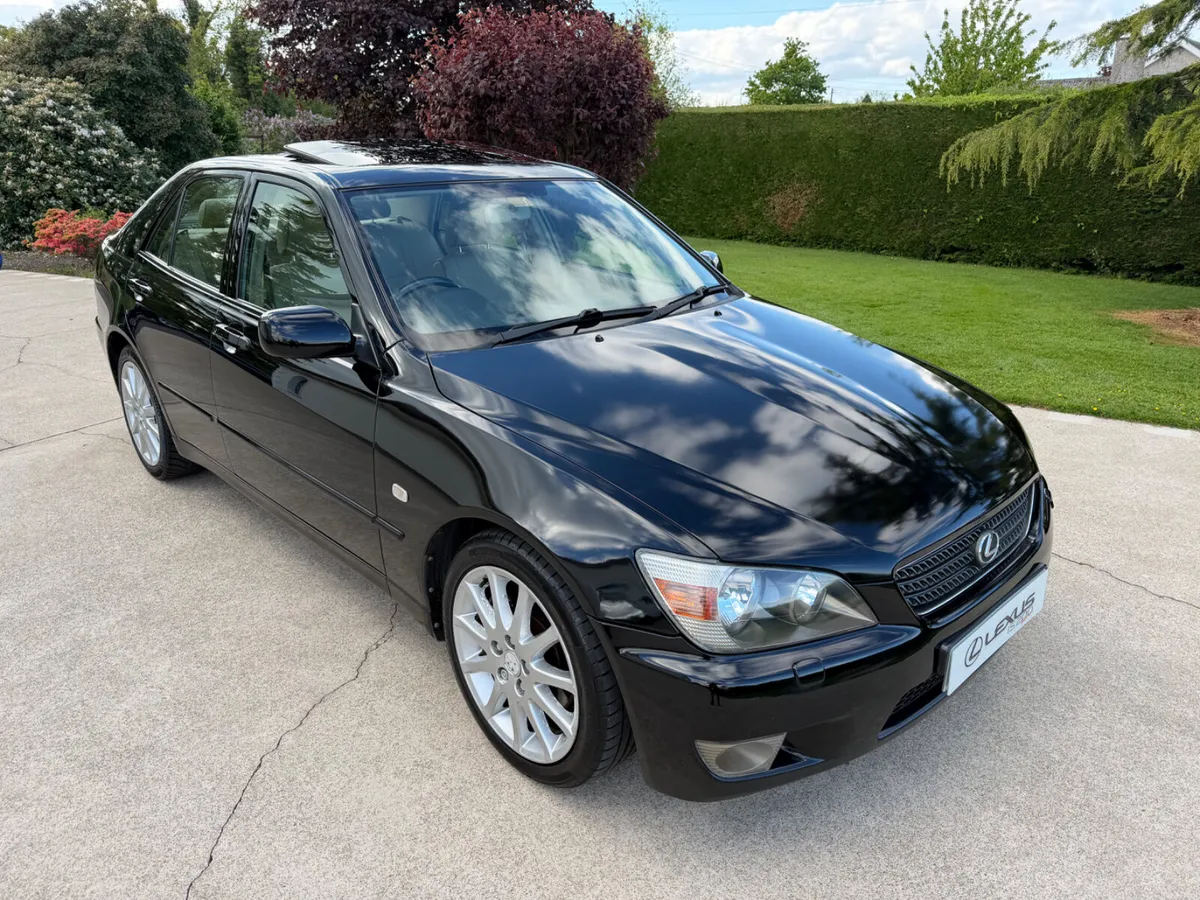 2005 LEXUS IS200 SE | SUNROOF | SAT NAV | LEATHER - Image 3