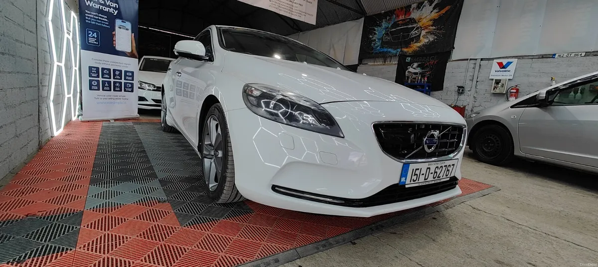 2015 Volvo V40 Low milage - Image 3