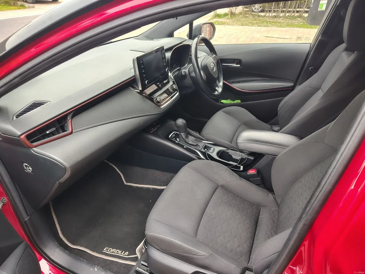 Toyota Corolla 2019 Hybrid - Image 2