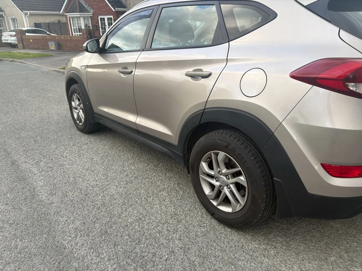 Hyundai Tuscan 73k - Image 4