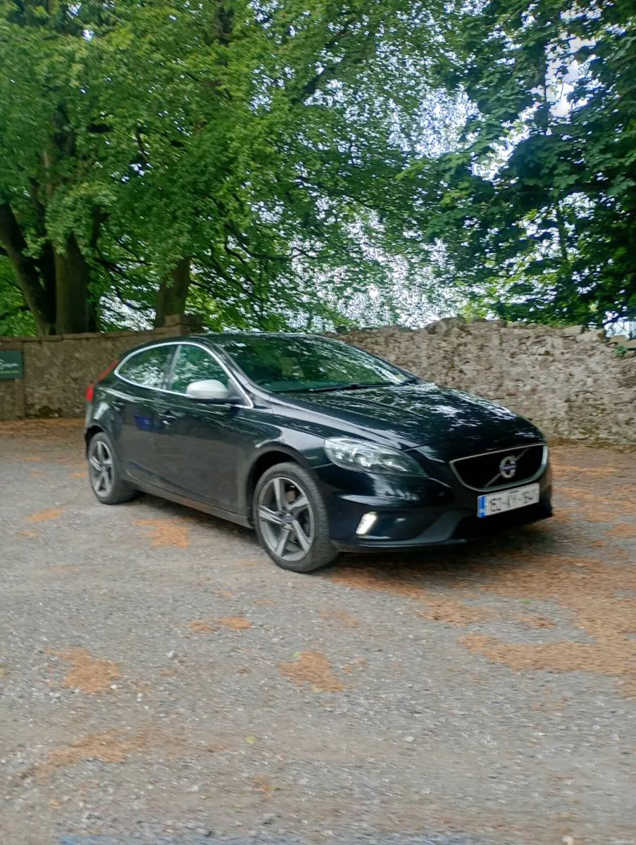 Volvo V40 - Image 2