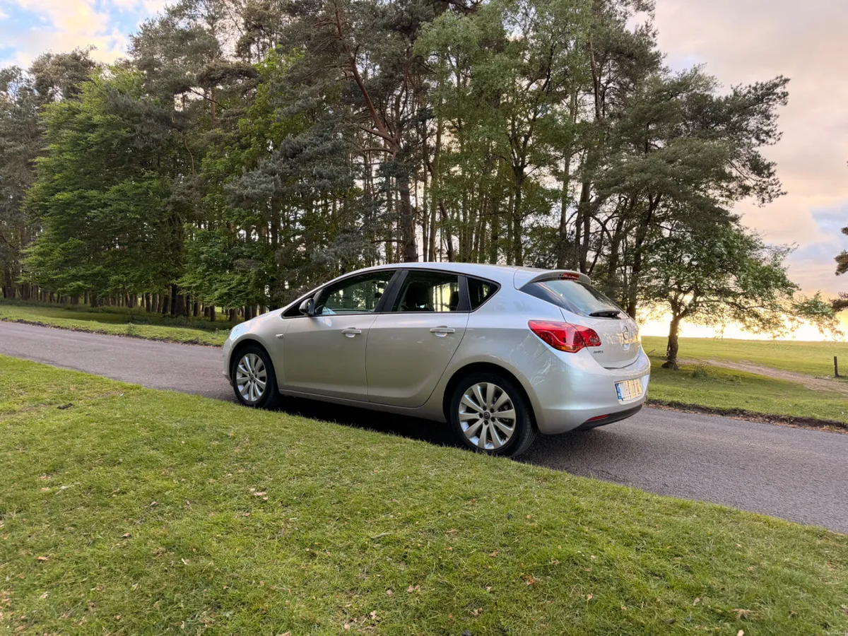 Opel Astra 2011 Diesel - Image 5