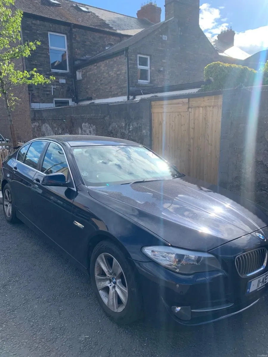 BMW 5-Series 2011 - Image 2