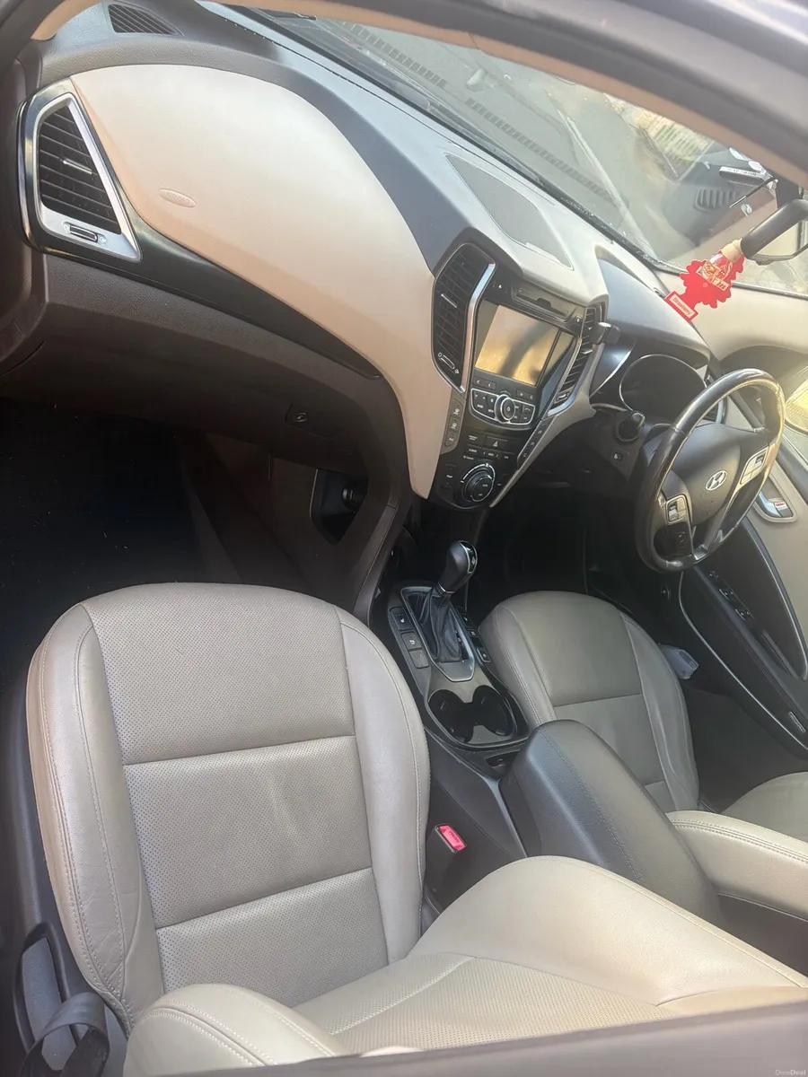 Hyundai Santa Fe Automatic - Image 4