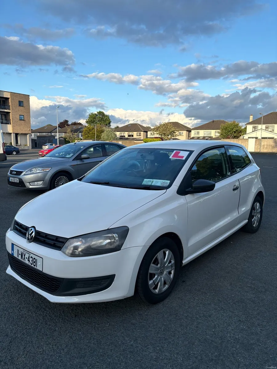 2011 Volkswagen Polo - Image 2