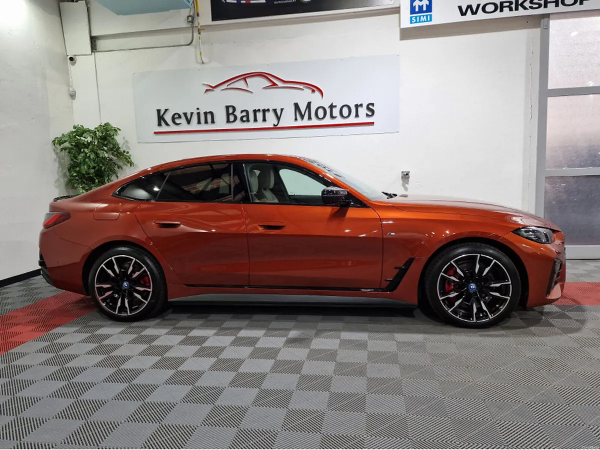 BMW i4 M50 540BHP AUTOMATIC **ONE OWNER / 19" ALLO - Image 4