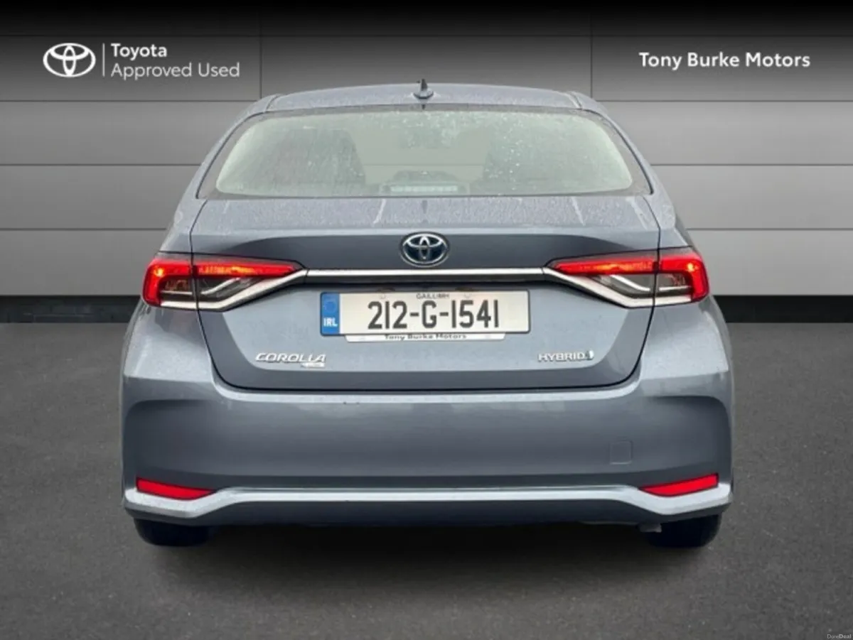 Toyota Corolla Saloon - Luna Edition - 1.8 Hybrid - Image 6