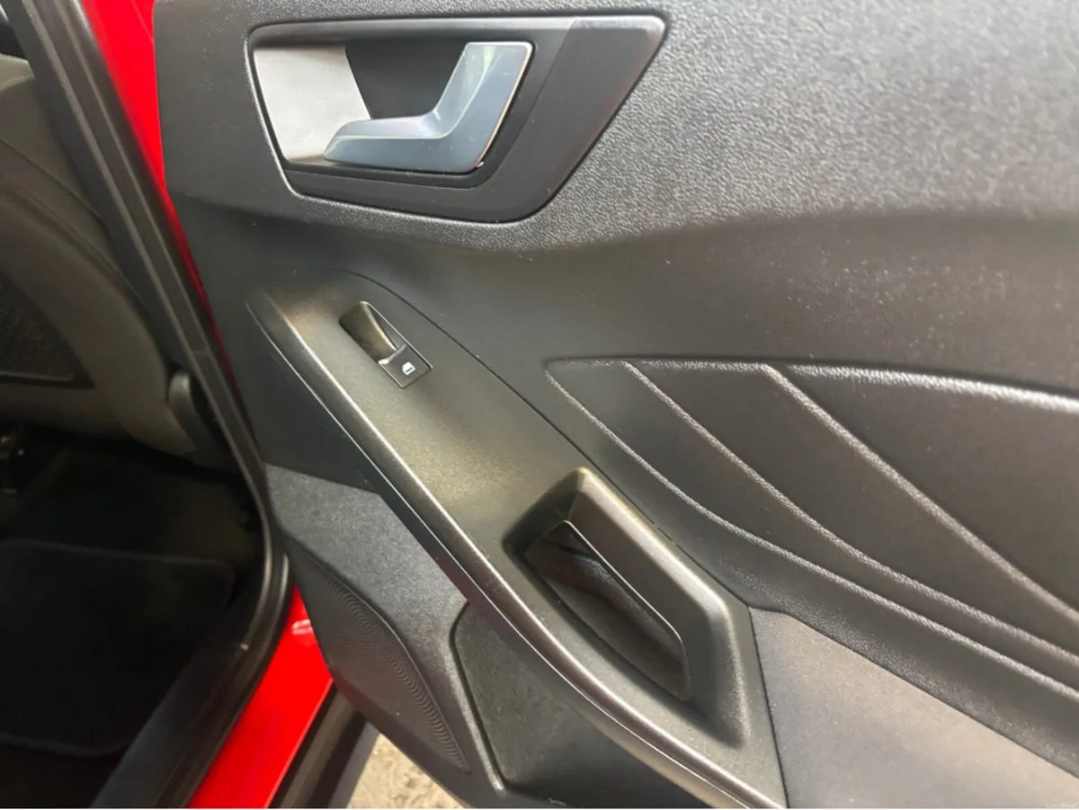 Ford Focus 1.0T ZETEC 5DR T ECOBOOST 100PS 1.0 - Image 3