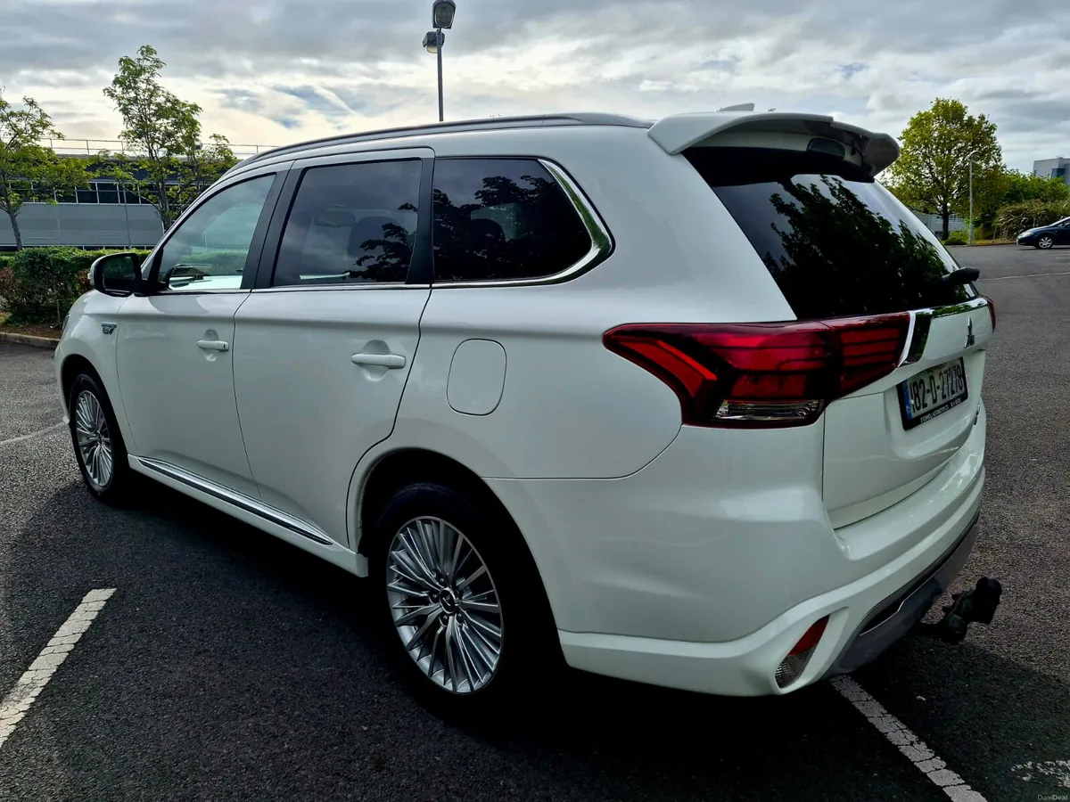 2018 MITSUBISHI OUTLANDER 2.4 INTENSE PHEV HYBRID - Image 2