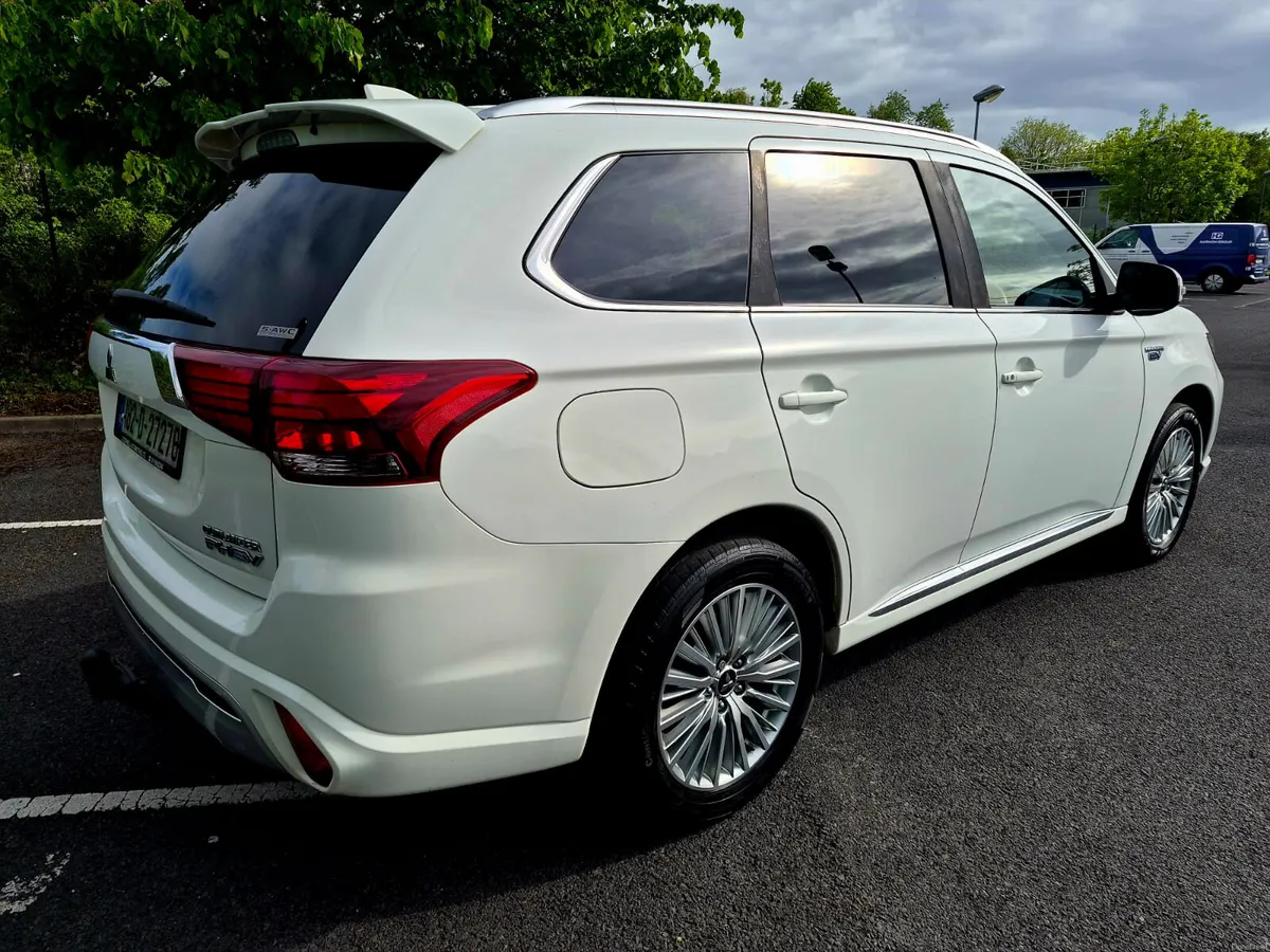 2018 MITSUBISHI OUTLANDER 2.4 INTENSE PHEV HYBRID - Image 3