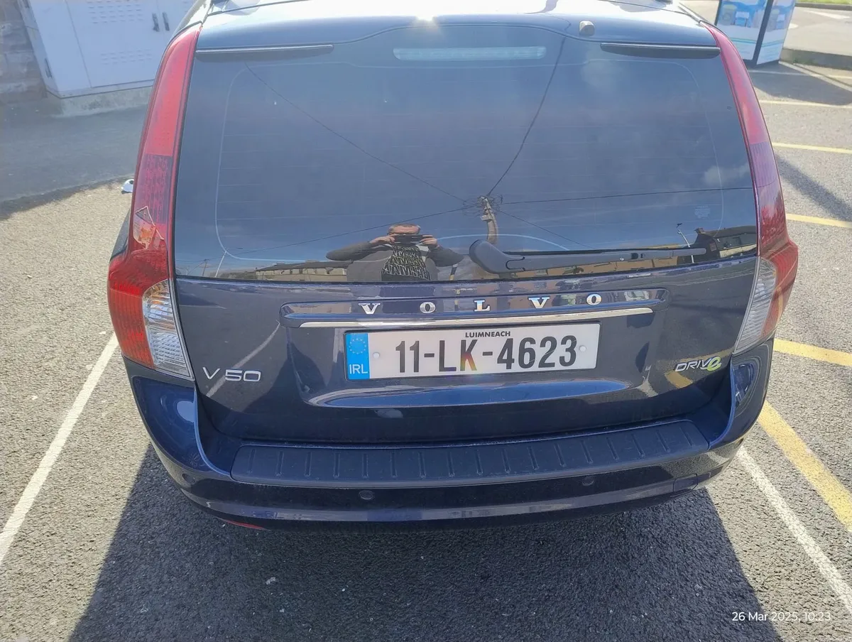 2011 Volvo V50 1.6D Drive SE LUX Edition - Image 3