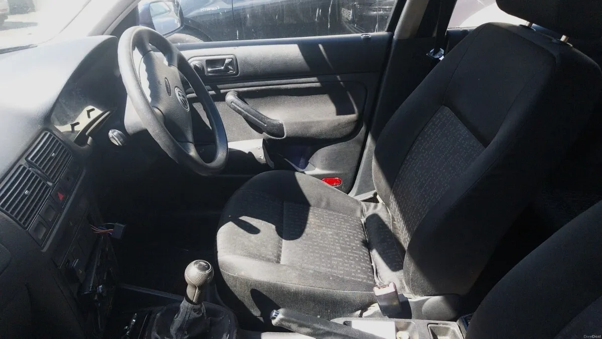 Volkswagen Golf 2002 - Image 3