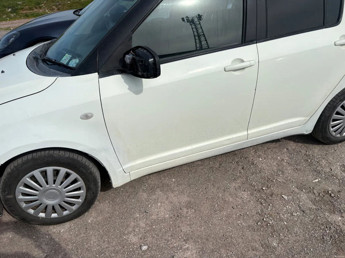 Suzuki Swift 2004 Automatic - Image 2