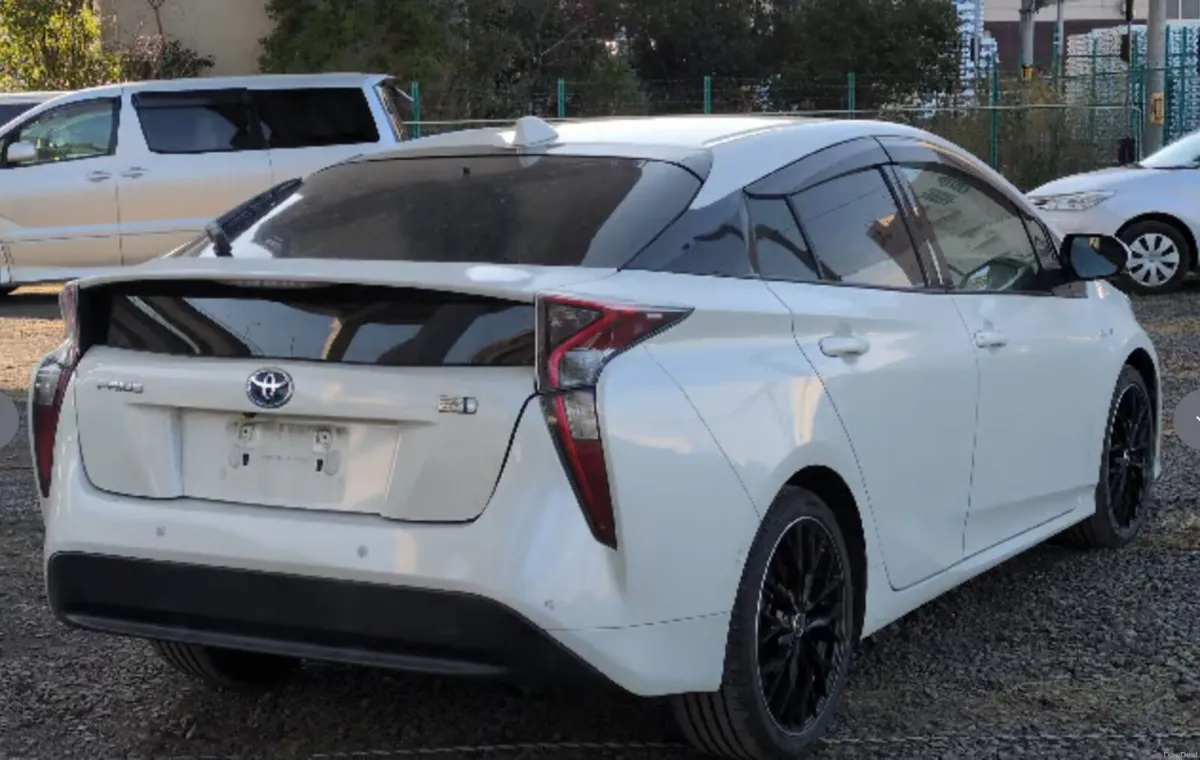 172- Toyota Prius 1.8 Petrol Hybrid - Image 4