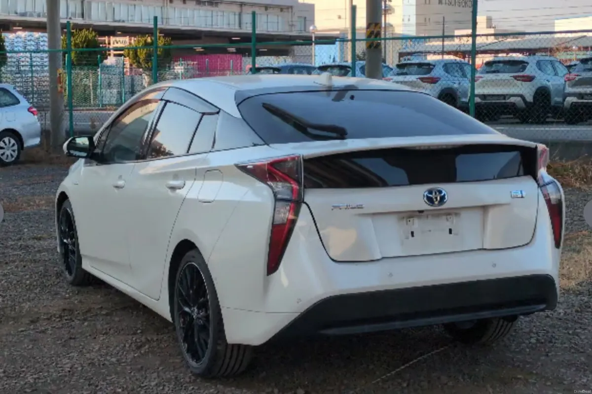 172- Toyota Prius 1.8 Petrol Hybrid - Image 2