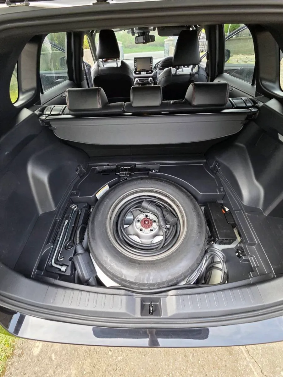TOYOTA RAV4 PHEV SPORT AWD 306HP - Image 4