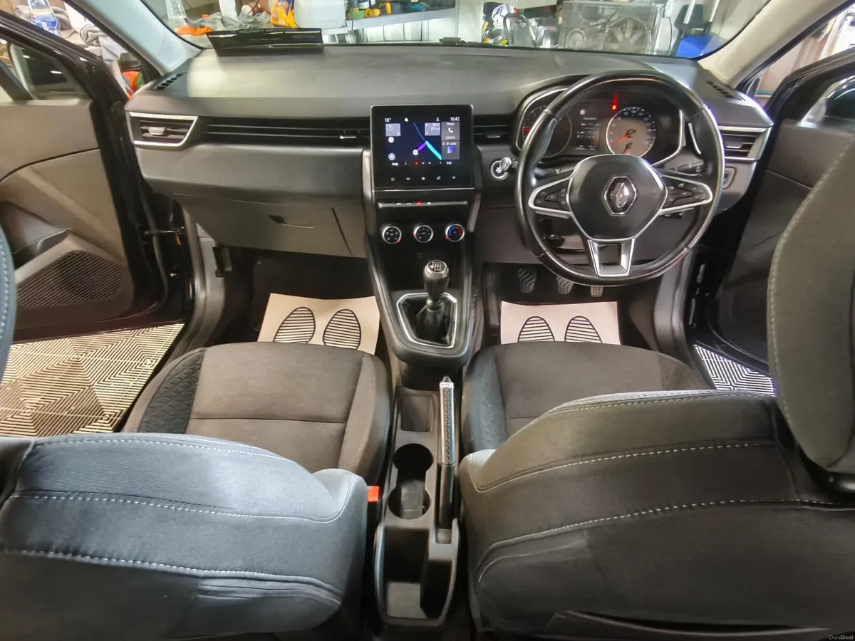 2020 202 Renault Clio Iconic Blue dCi Manual - Image 5