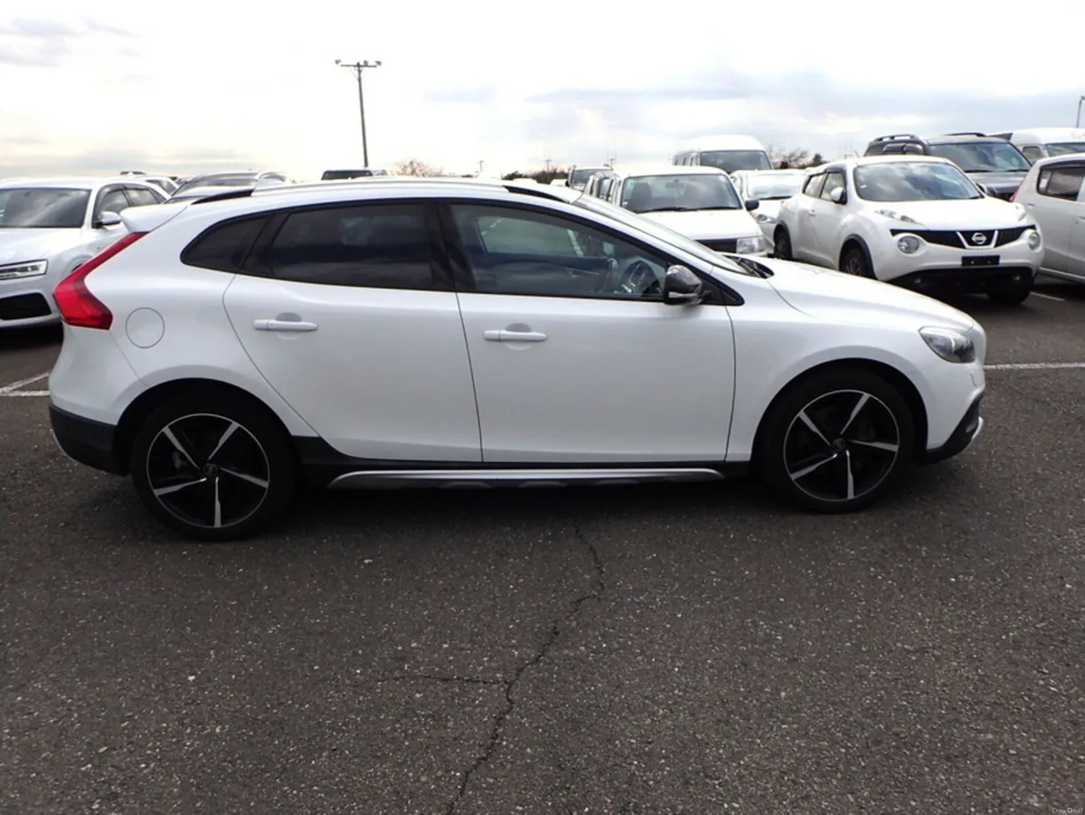 Volvo V40 2.0 D4 CROSS COUNTRY SE LUXURY DIESEL 19 - Image 4