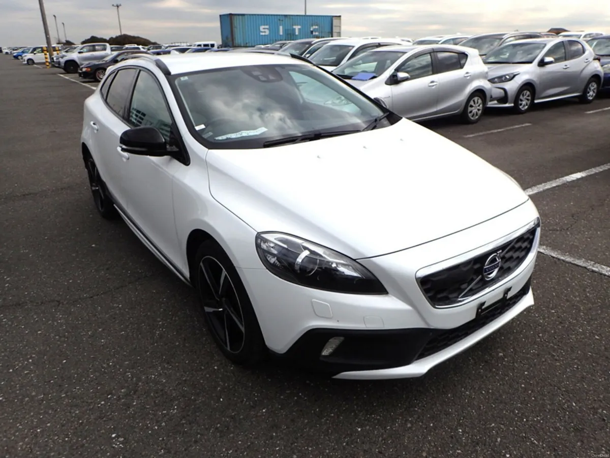 Volvo V40 2.0 D4 CROSS COUNTRY SE LUXURY DIESEL 19 - Image 2