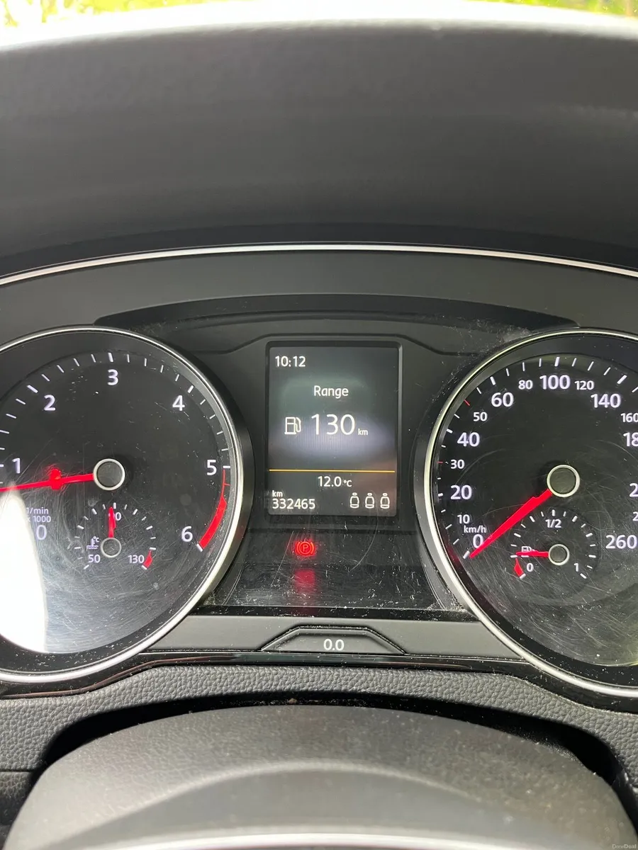 Volkswagen Passat 2016 - Image 2