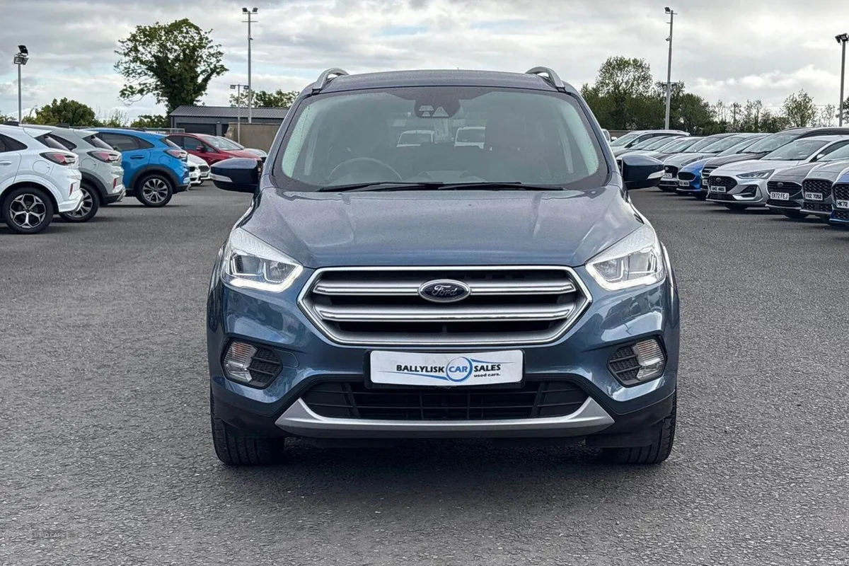 Ford Kuga 2.0 TDCi 150PS Titanium Edition in Chrom - Image 4
