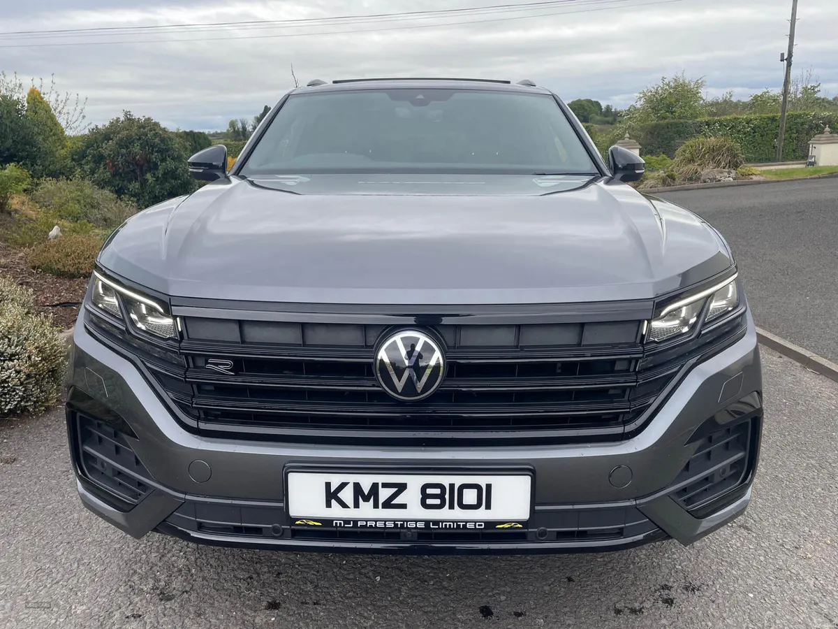 Volkswagen Touareg DIESEL ESTATE - Image 3