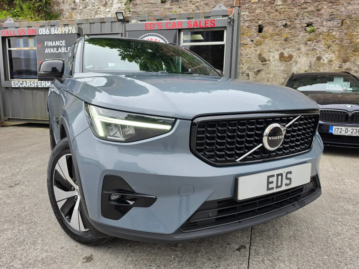 Volvo XC40 T4 Recharge Petrol Plug In Hybrid 2023 - Image 2