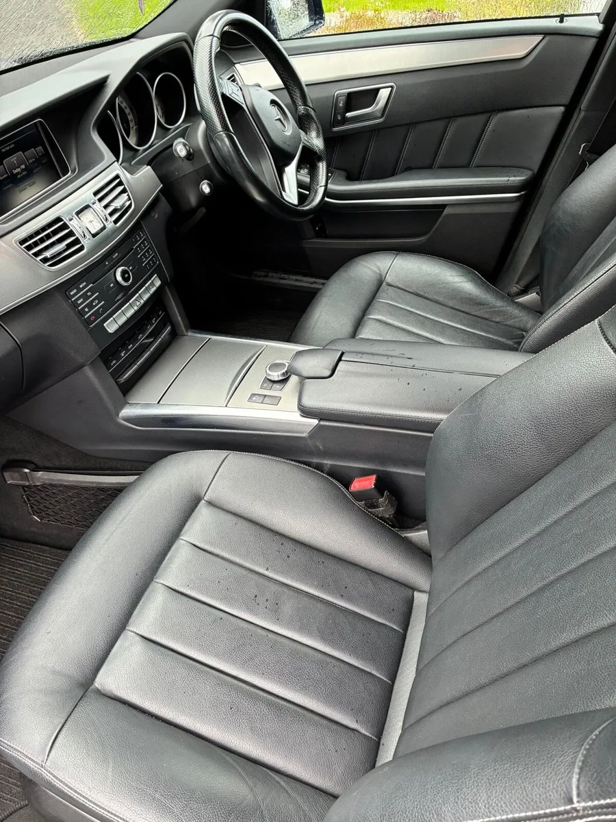 Mercedes E220 Bluetec SE like new - Image 4