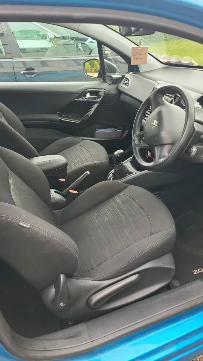 Peugeot 208 - Image 4