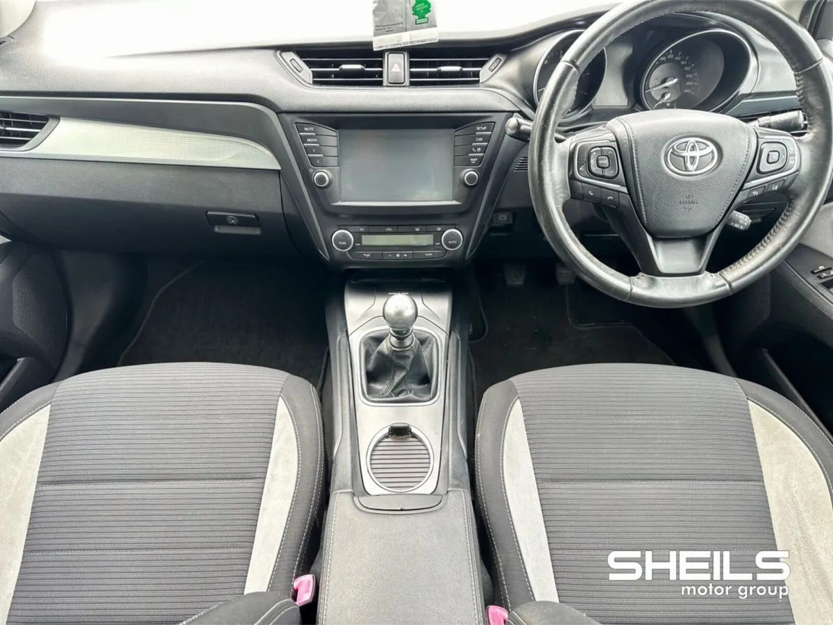 Toyota Avensis Luna Navi 1.6 Diesel D-4D - Image 3