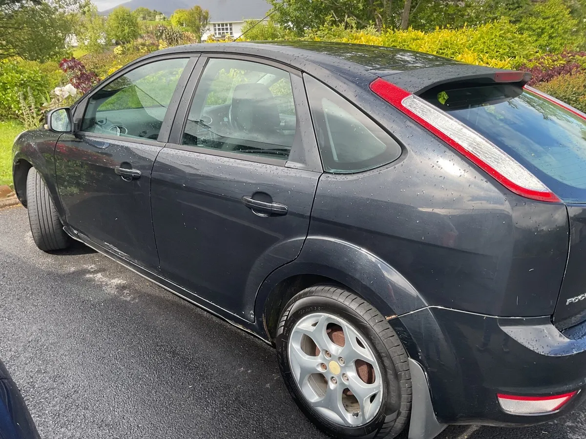 Ford Focus 2009 - Image 2