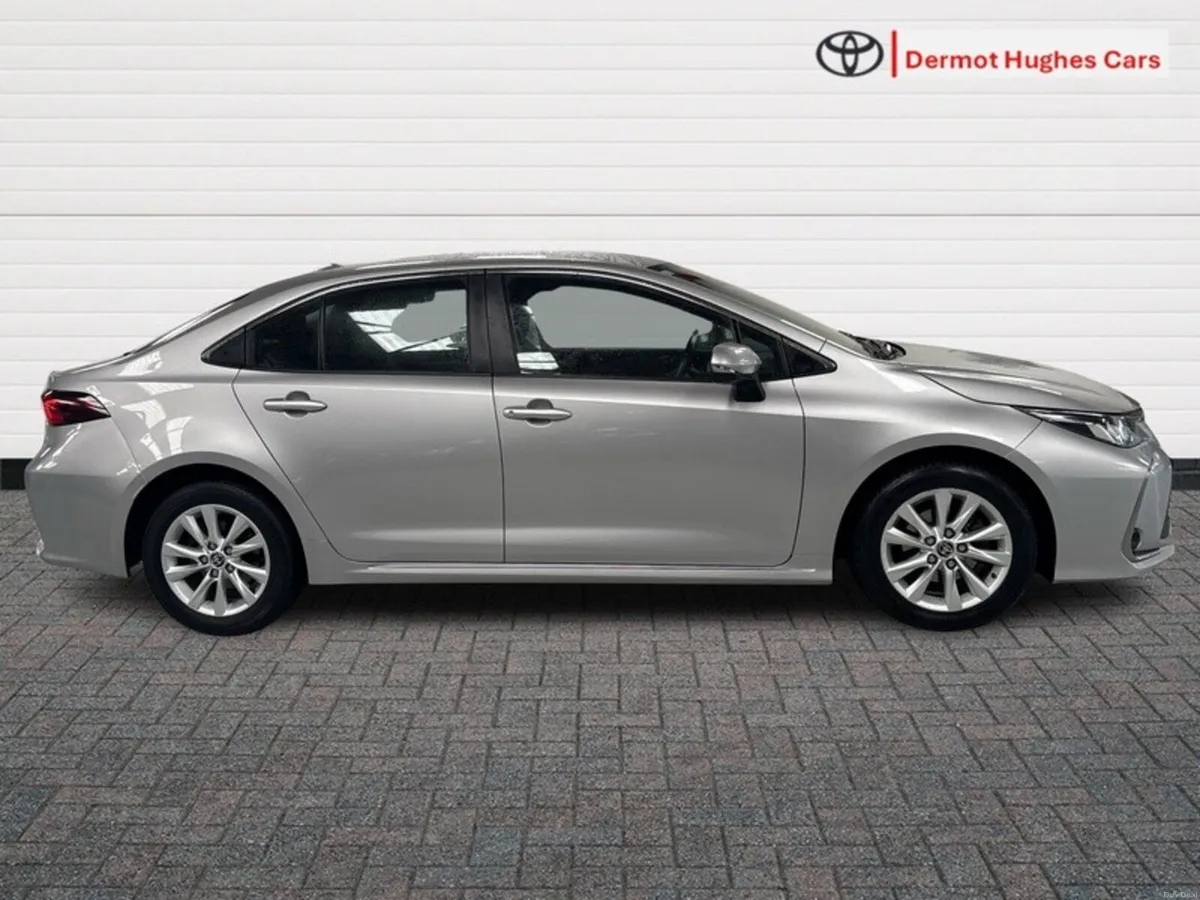Toyota Corolla LUNA SALOON HYBRID AUTO - Image 3