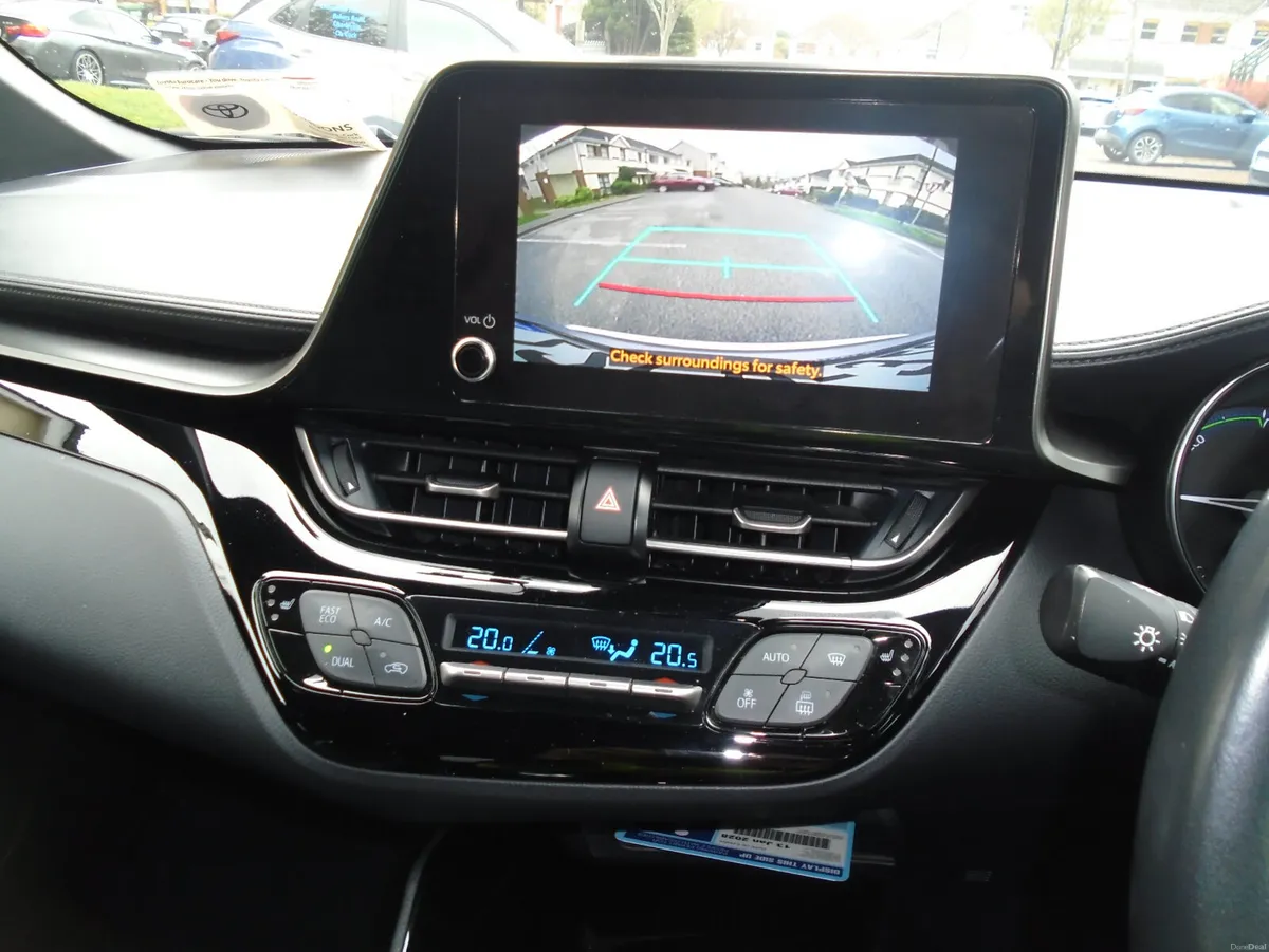 Toyota C-HR 2022 - Image 2