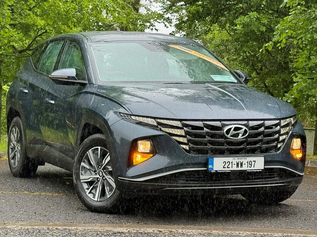 Video Tour 235 BHP Hybrid with Full service record - Image 1