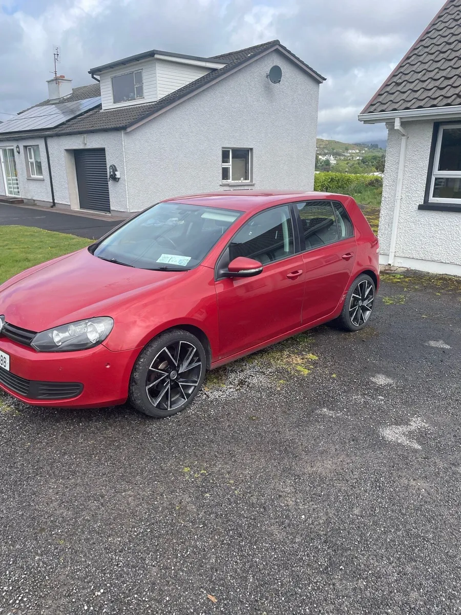 2010 Volkswagen Golf - Image 2