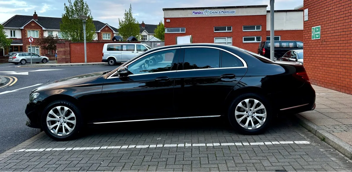 Mercedes Benz E-class 200d low mileage - Image 3