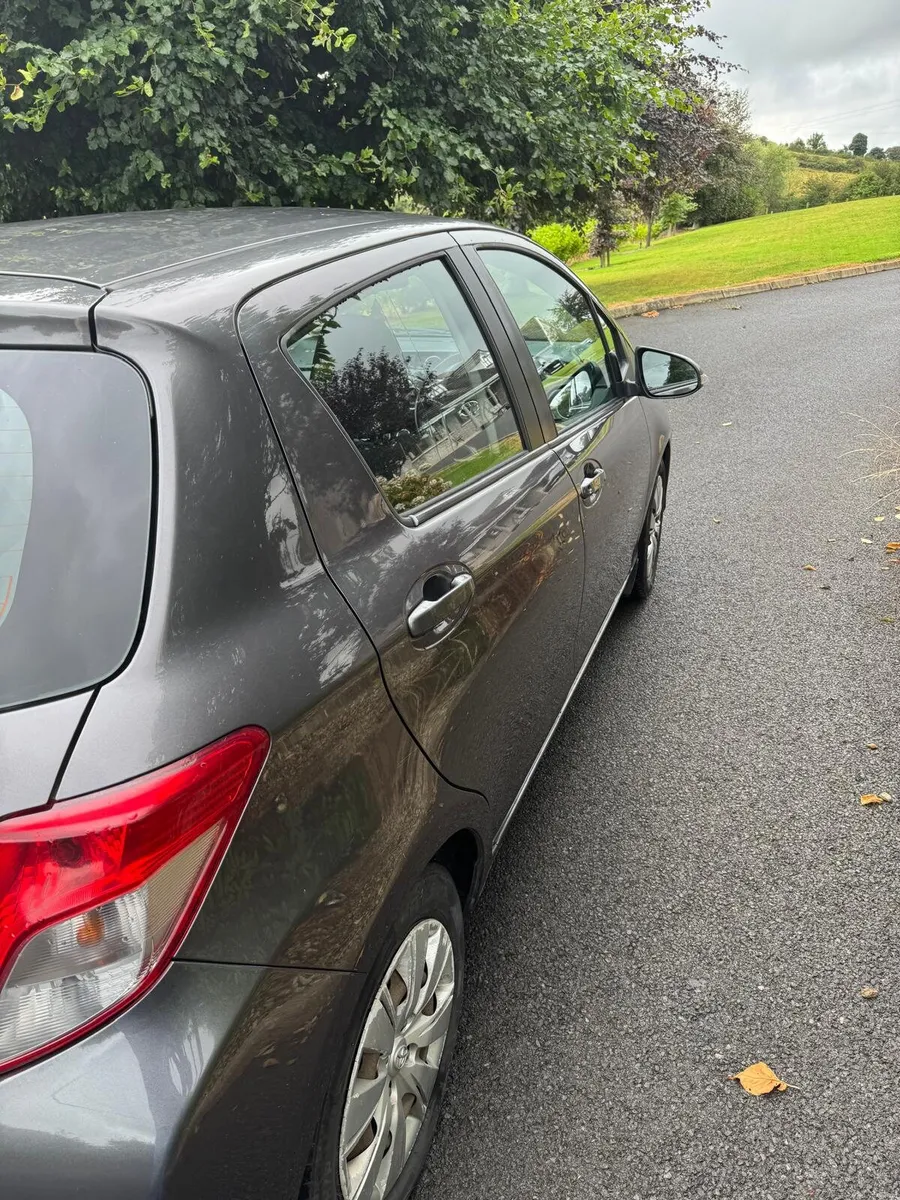 Toyota Yaris Luna 2012 - Image 3